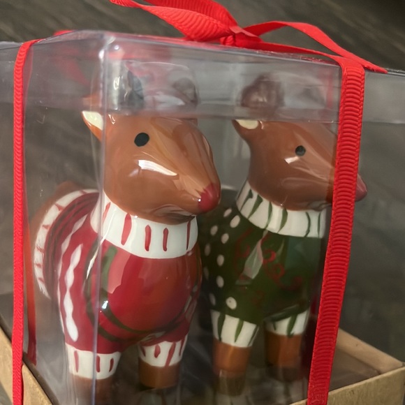 TAG Reindeer NWT Salt And Pepper Shaker Set - Picture 5 of 7